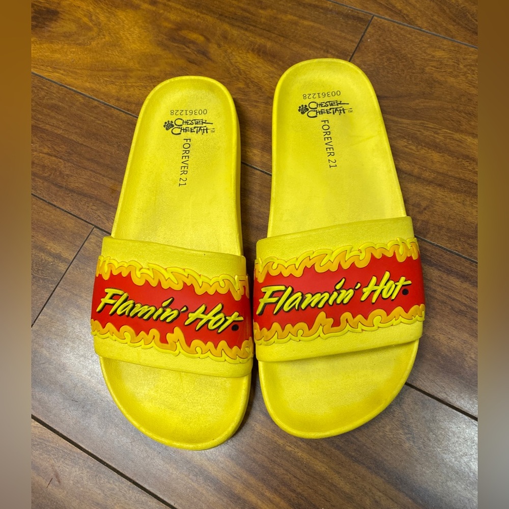 Hot cheeto slide sandals size 7